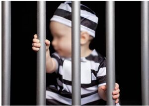 “Algoz contumaz”: Justiça condena advogado por acionar polícia contra criança de 2 anos