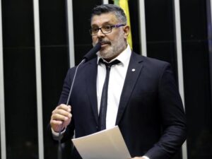 TJ-SP determina penhora de R$111,6 mil do saldo bancário de Alexandre Frota, mas se depara com R$0,90; defesa alega insolvência decretada