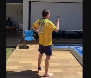 Defesa de Bolsonaro recorre contra prisão domiciliar e pede que decisão de Moraes seja submetida com ‘urgência’ ao plenário do STF