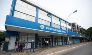 Farra do INSS: instituição suspende oito bancos de realizarem novas operações de consignado