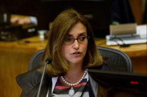 Crédito de serviços advocatícios prestados na recuperação não tem limite de valor na falência, decide STJ