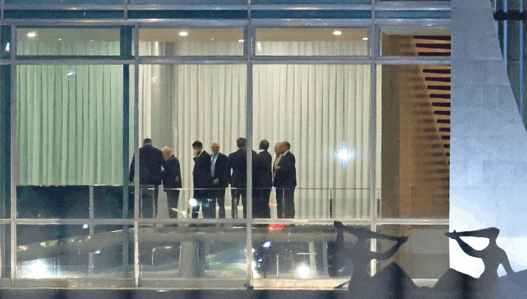 Em desagravo a Moraes, Lula reúne em jantar apenas 6 dos 11 ministros do STF após sanção dos EUA