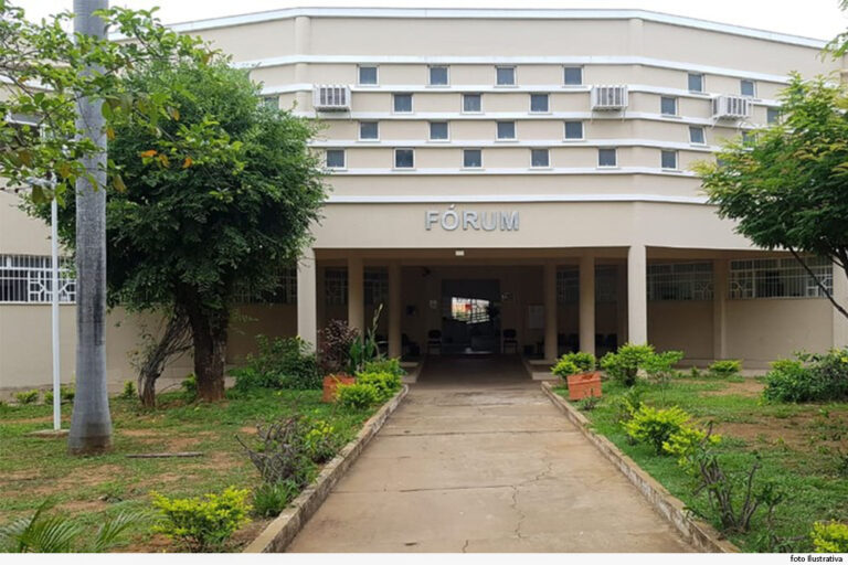 Homem é preso por invadir gabinete de juiz e ameaçar incendiar fórum em Várzea da Palma