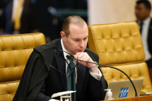 Zanin impede processo de vínculo empregatício por afrontar suspensão das ações de pejotização