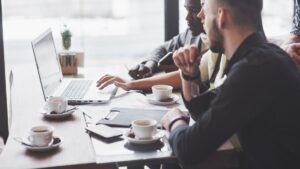 4 medidas que pequenas empresas de tecnologia devem adotar ainda em 2025