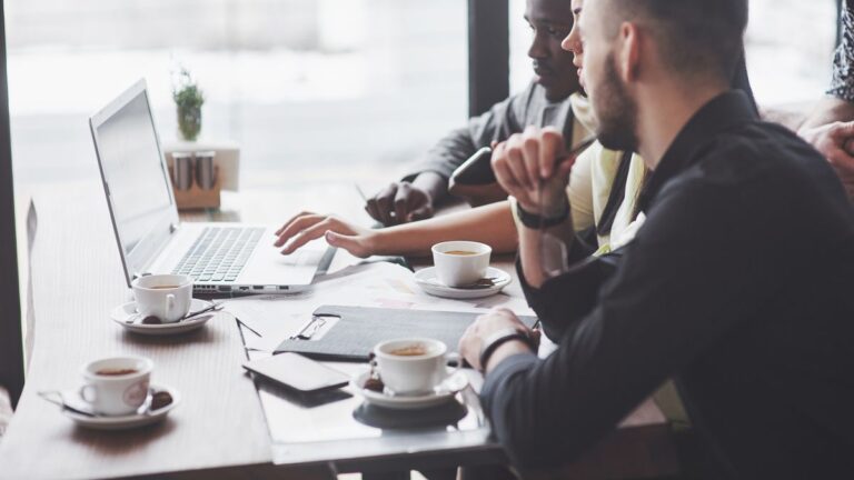 4 medidas que pequenas empresas de tecnologia devem adotar ainda em 2025