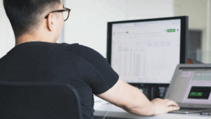 4 profissões de IA que pagam bem: salários de até R$ 70 mil por mês