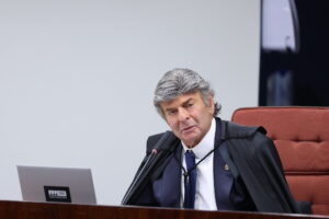 Em voto de mais de 10 horas, Fux absolve Bolsonaro de todos os crimes e condena Mauro Cid e Braga Netto por tentativa de abolição do Estado de Direito