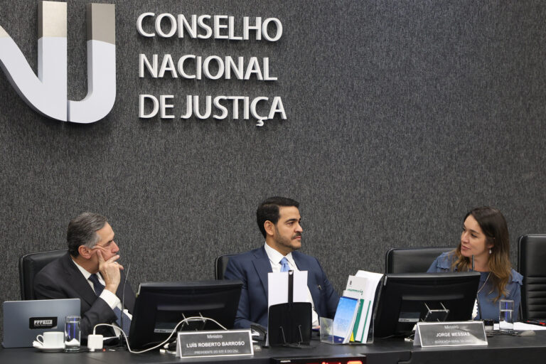 CNJ, AGU e PGF firmam acordo para reduzir volume de execuções fiscais pendentes