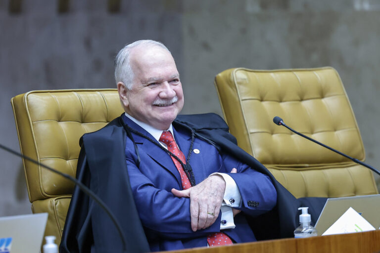 Estreia de Fachin na presidência do STF será marcada por julgamento sobre vínculo de emprego em aplicativos