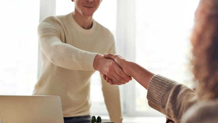 6 prompts ideais no ChatGPT na preparação para entrevistas de emprego