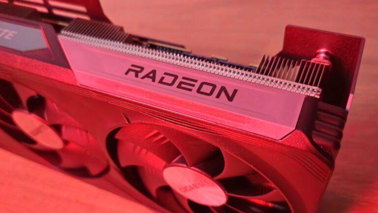 AMD lança Radeon RX 7700 com 16 GB voltada para jogos em 1440p