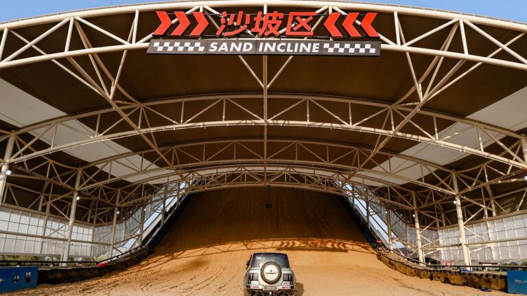 BYD inaugura “parque de diversões” para carros elétricos na China