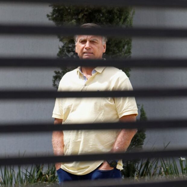 Defesa de Bolsonaro discorda de votos de Moraes e Dino, mas diz respeitar decisão do STF