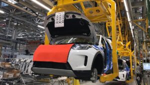 Ciberataque interrompe produção da Jaguar Land Rover indefinidamente