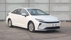Com cara de Prius, nova geração do Toyota Corolla é revelada