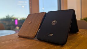 Como é fabricado um celular dobrável? Nós visitamos uma fábrica