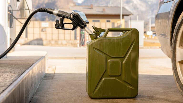 Como saber e o que fazer quando o carro está com gasolina adulterada