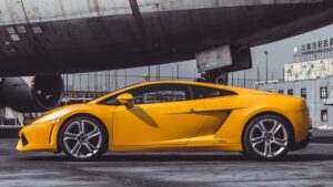 Conheça o carro de luxo que levou ex-piloto de Fórmula 1 à prisão