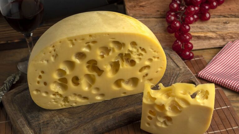 É FALSO que todos os queijos que têm "furinhos" apresentam coliformes fecais