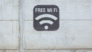 É VERDADE que Wi-Fi público não é 100% seguro; VPN é alternativa para proteção