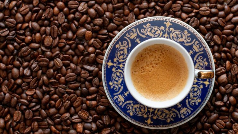 É VERDADE que grãos de café podem conter coliformes fecais; mas há um limite