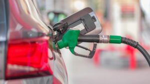 Em uma década, gasolina quase dobra de preço e pode ter novo reajuste em 2026