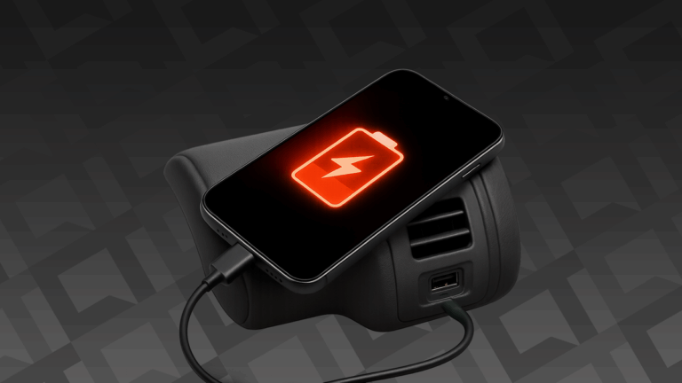 Faz mal carregar celular no carro? Entenda o que pode acontecer