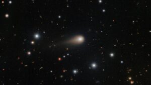 Fotos do cometa interestelar 3I/ATLAS revelam sua cauda crescendo diante de nós