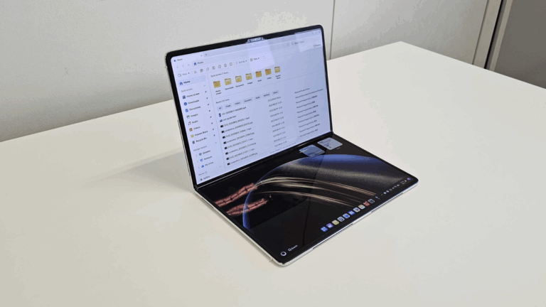 Huawei mostra primeiro notebook dobrável do mundo no Brasil; CT viu de perto