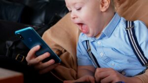 IA sinaliza conteúdo prejudicial a crianças no TikTok, Insta e YouTube para pais