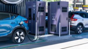Infraestrutura cresce, mas Brasil ainda tem 21 carros elétricos por carregador