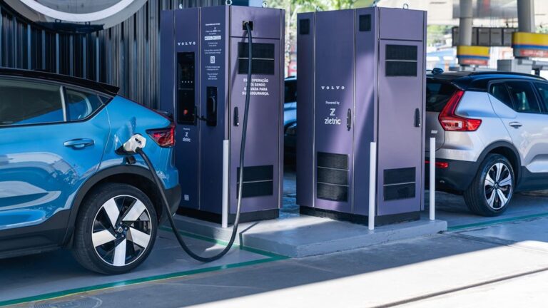 Infraestrutura cresce, mas Brasil ainda tem 21 carros elétricos por carregador