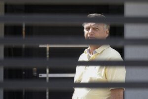 Defesa pede revogação de prisão domiciliar de Bolsonaro após PGR não incluir ex-presidente na denúncia de coação ao STF