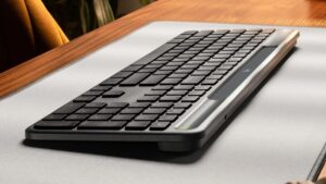 Logitech apresenta teclado que você nunca mais vai precisar recarregar
