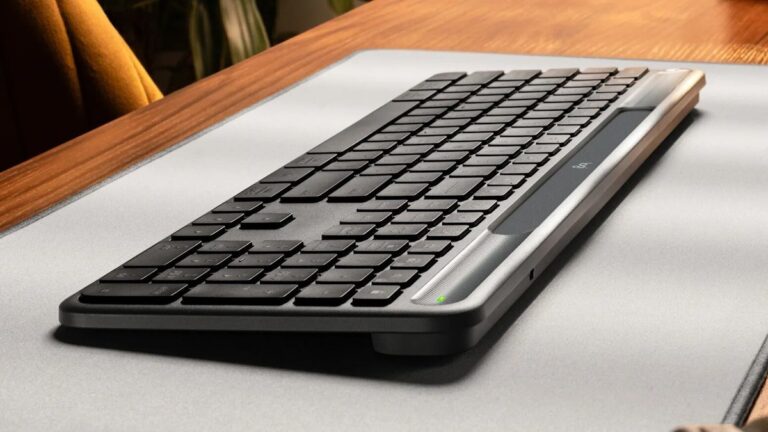 Logitech apresenta teclado que você nunca mais vai precisar recarregar
