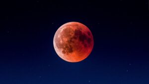 Lua de Sangue | Eclipse lunar total acontece no domingo (7); saiba como assistir