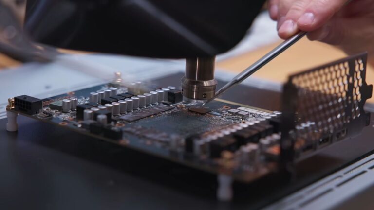 Modder cria RTX 4090 com 48 GB de VRAM e mostra como fazer