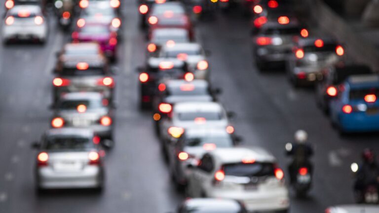 Nissan testa carros conectados que “conversam” para acabar com o trânsito