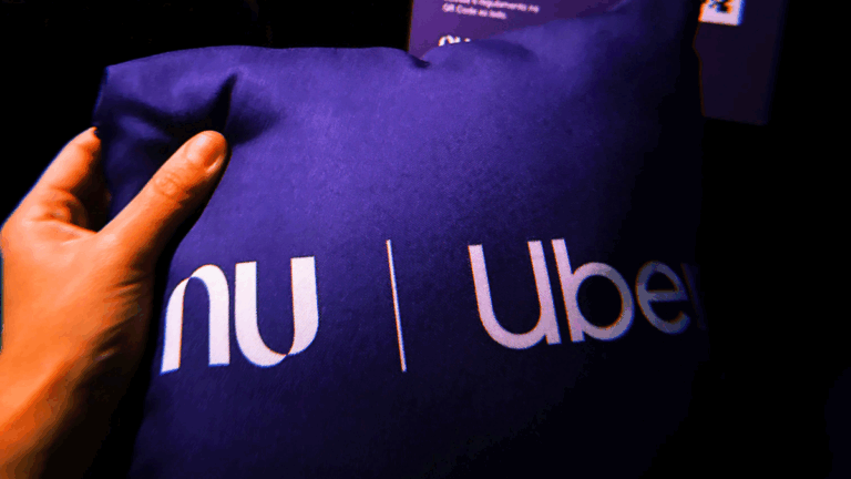Nubank e Uber oferecem 50% de desconto e corridas grátis em carros exclusivos