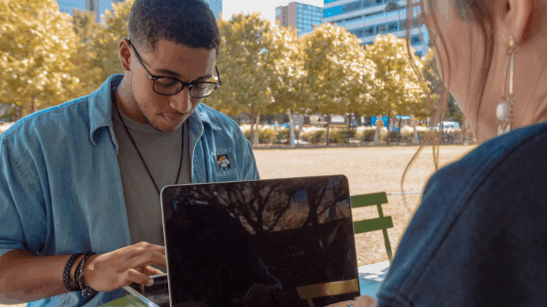 Por que a Geração Z prefere "bicos" do que subir na carreira corporativa?