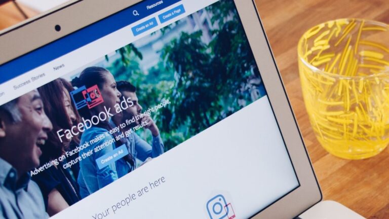 Publicidade falsa no Facebook instala spyware em celulares Android