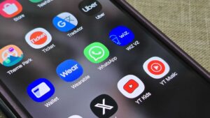 Tem como buscar grupos de WhatsApp por assunto?