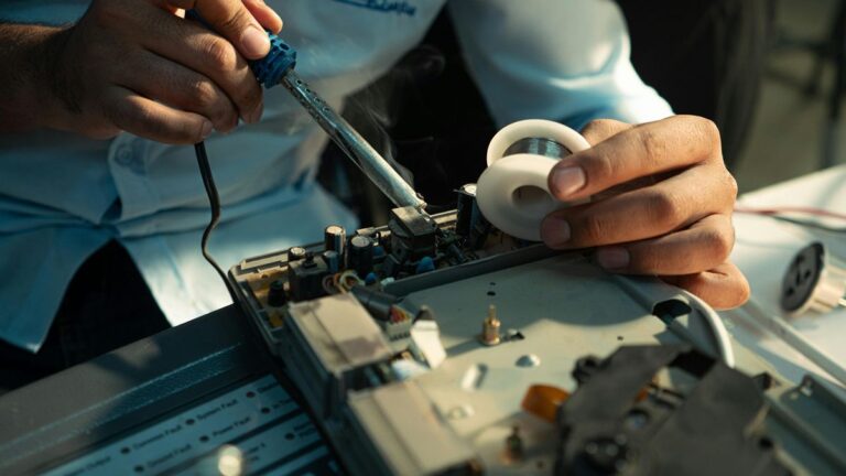 Uso de IA em indústrias brasileiras cresce 163% em dois anos, aponta IBGE