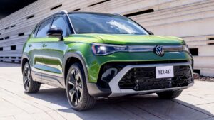 VW Taos 2026 é flagrado no Brasil com novo visual, mas mantém motor 1.4 TSI