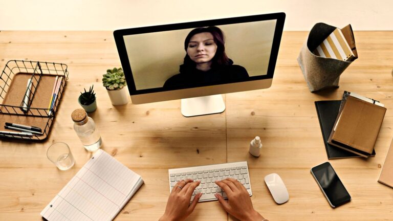 Vagas remotas e no exterior em TI: 5 tecnologias que aumentam chances de emprego