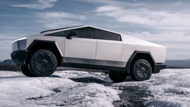 Versão mais barata da Tesla Cybertruck sai de linha e escancara fracasso