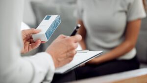 STF veta prescrição de antibióticos por enfermeiros; Anvisa descumpre decisão ao não revogar ato que permite prática