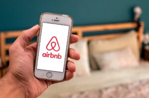 Juiz impede condômino de alugar imóvel via Airbnb com base em precedente do STJ