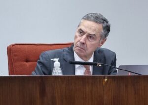 Barroso declara que julgamento da tentativa de golpe foi "divisor de águas histórico" e elogia Moraes por trabalho "hercúleo"